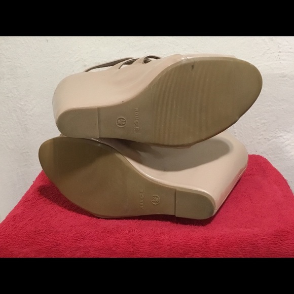 Rouge 5” Tan Patent Leather Sz 10M platform shoes - Picture 8 of 8